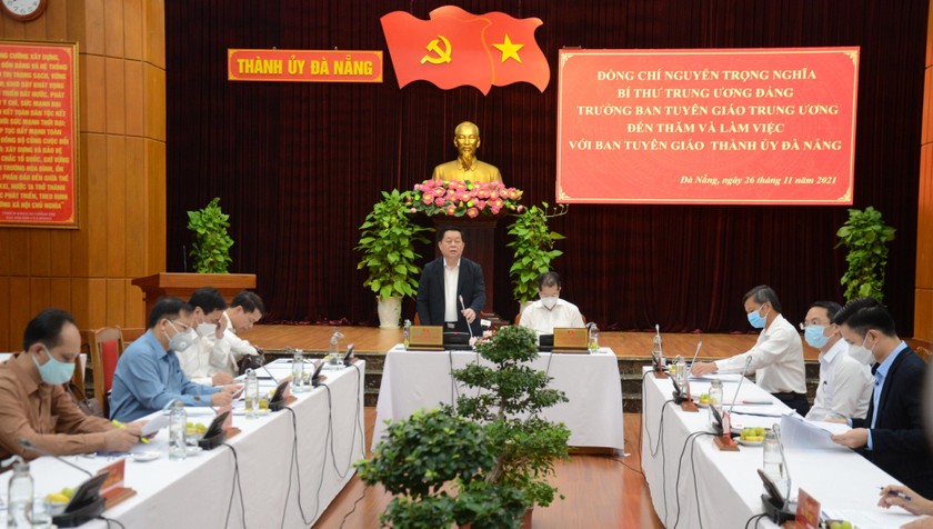 Trưởng Ban Tuyên giáo Trung ương Nguyễn Trọng Nghĩa làm việc với Thành uỷ Đà Nẵng