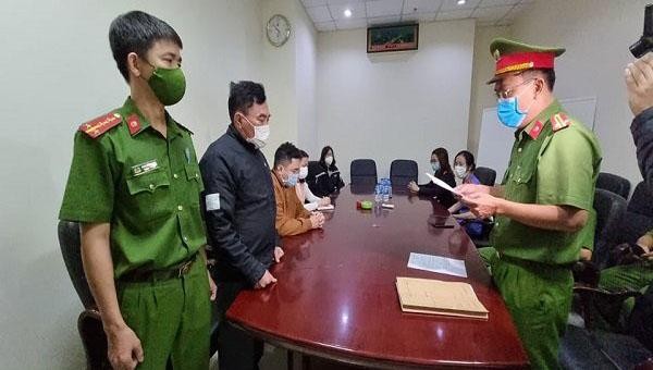 Cơ quan CSĐT đọc lệnh bắt tạm giam 4 tháng đối với ông Nguyễn Quang Trung