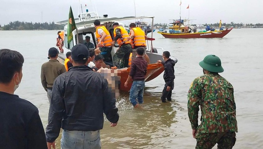 Đã có 15 người được xác định tử vong trong vụ lật cano tại biển Hội An