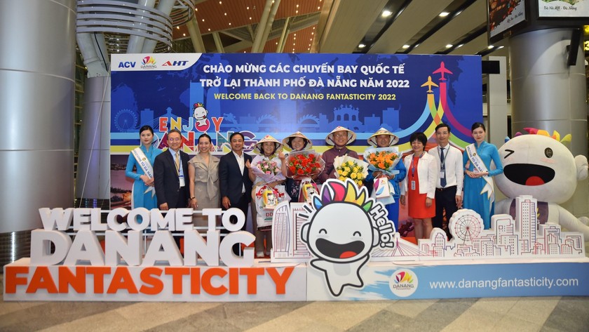 Chào đón chuyến bay đầu tiên của Korean Air tới Đà Nẵng vào tối 22/6.