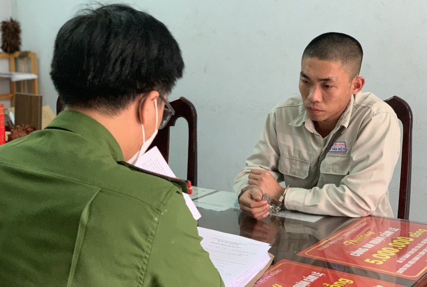 Cơ quan CSĐT Công an quận Cẩm Lệ lấy lời khai của đối tượng Nguyễn Văn Mến. 