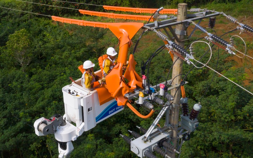 Ngành điện miền Trung tổ chức kiểm tra lưới điện bảo đảm vận hành an toàn, ổn định trong dịp Tết Nguyên đán.