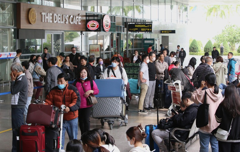 Sân bay Đà Nẵng đông nghịt du khách trong dịp Tết dương lịch 2023.