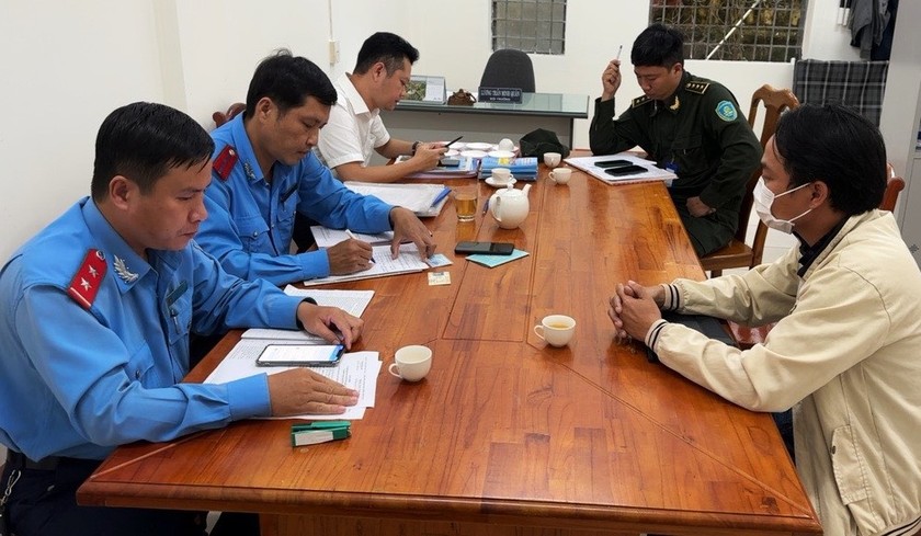 Thanh tra Sở GTVT TP Đà Nẵng làm việc với tài xế V.