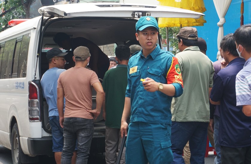 Đại diện Công ty trực thăng miền Bắc đã đưa thi hài 3 nạn nhân vụ rơi trực thăng Bell 505 về đến Đà Nẵng.