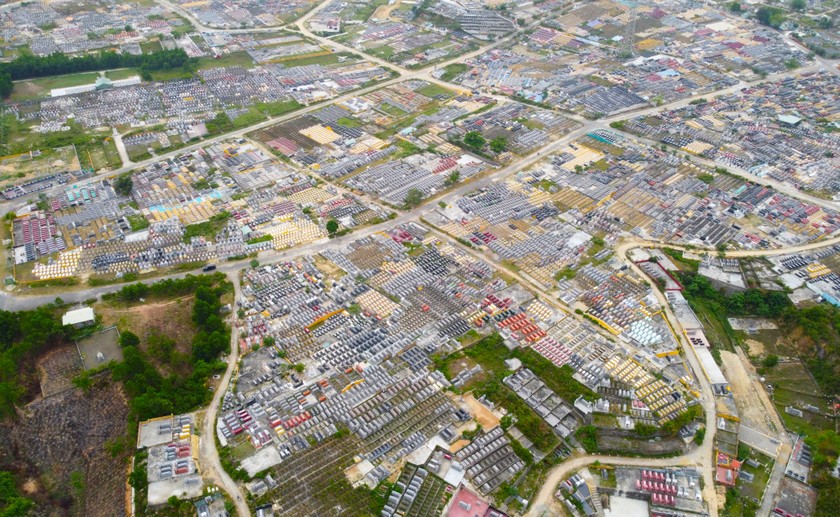 Nghĩa trang Hòa Sơn lớn nhất Đà Nẵng, nơi thời gian qua xảy ra tình trạng các nhóm "cò" lừa người dân mua đất huyệt mộ. 