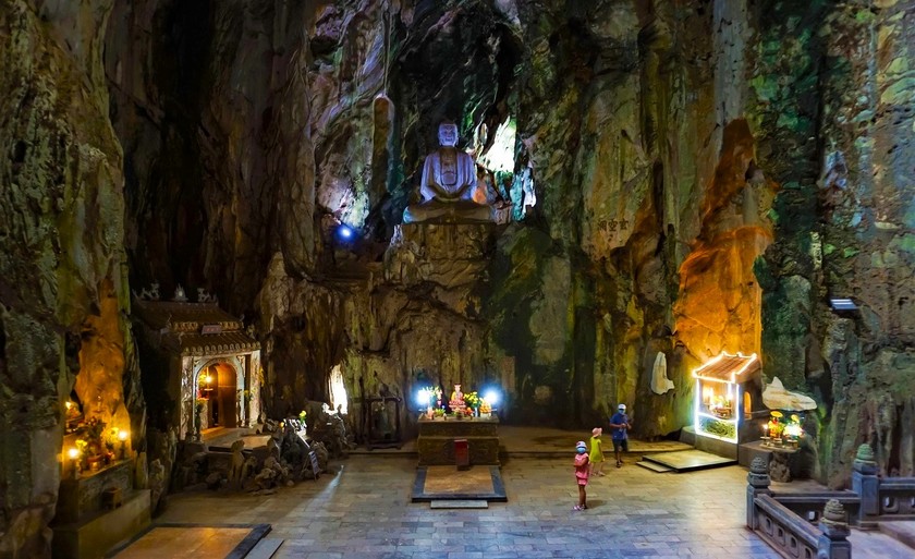 Động Huyền Không tại danh thắng Ngũ Hành Sơn là một trong những điểm đến thu hút du khách nhất tại Đà Nẵng.