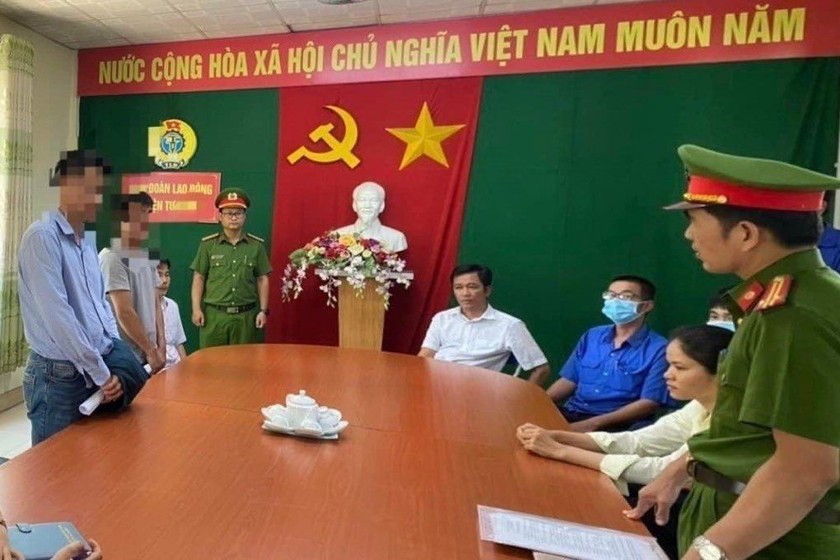 Bị can Nguyễn Thanh Chung - Giám đốc Trung tâm đăng kiểm 76-02D ở Quảng Ngãi vừa bị khởi tố thêm tội nhận hối lộ.