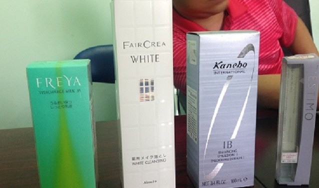 Một số sản phẩm mỹ phẩm  kanebo hết hạn sử dụng bị lực lượng quản lý thị trường thu giữ