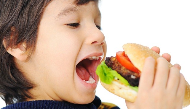 “Vỗ béo” sai cách, trẻ có nguy cơ mắc nhiều bệnh