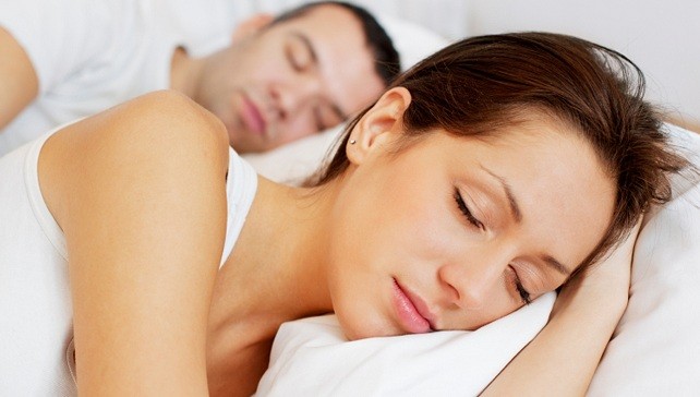 Hạ thấp nhiệt độ phòng ngủ sẽ giúp giảm cân?