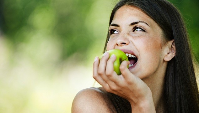 Không phải đến bác sĩ vì ăn táo xanh?