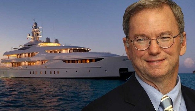 Chủ tịch Google, Eric Schidt sở hữu 1 du thuyền trị giá 72 triệu đô la có tên “Oasis”. Du thuyền này có đầy đủ tiện nghi, gồm một bể bơi, ván trượt phản lực và 1 phòng tập thể dục có thể thay đổi thành 1 phòng nhảy