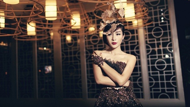 Á hậu quý bà Thu Hương quyến rũ với “Queen Style”