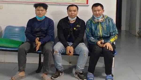 03 người mang Quốc tịch Trung Quốc nhập cảnh trái phép vào Việt Nam bị người dân phát hiện, báo Công an bắt giữ.
