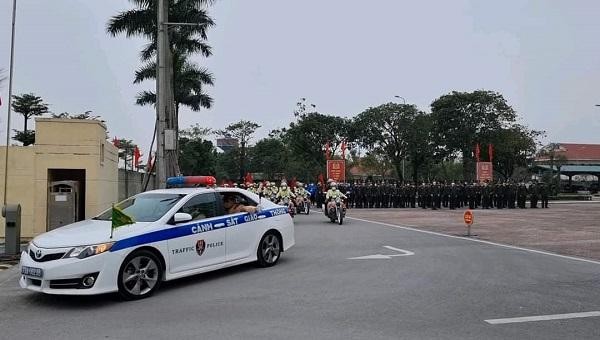 Các lực lượng Công an tỉnh Quảng Bình đồng loạt ra quân đảm bảo trật tự an toàn giao thông.