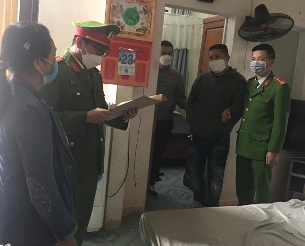 Cơ quan Cảnh sát điều tra, Công an thành phố Đồng Hới tiến hành lệnh khám xét nơi ở của Trương Tuấn An.