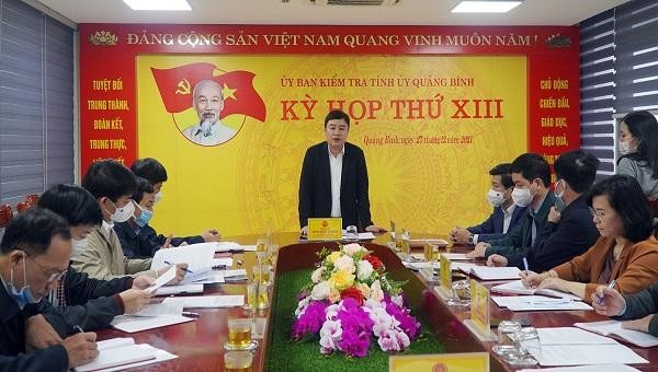 Ông Đinh Hữu Thành, Chủ nhiệm Ủy ban Kiểm tra Tỉnh ủy Quảng Bình chủ trì kỳ họp