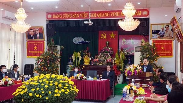 Ông Vũ Đại Thắng, Bí thư Tỉnh ủy phát biểu tại buổi đến thăm, làm việc tặng quà cho Công ty CP xuất nhập khẩu Quảng Bình.
