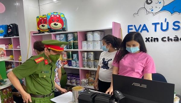 Cửa hàng EVA TÚ, số 136 Trần Hưng Đạo có hành vi kinh doanh hàng hóa vi phạm.