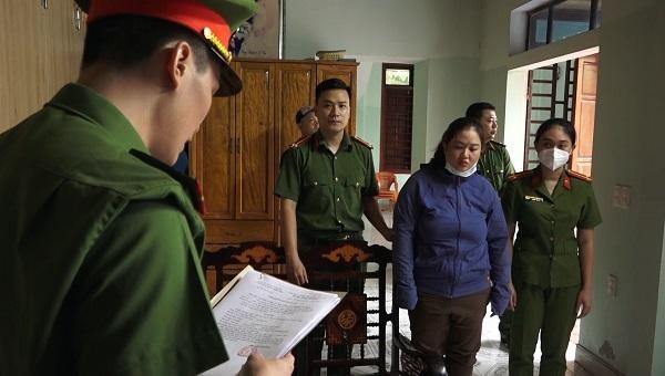 Cơ quan điều tra thi hành lệnh khám xét khẩn cấp nơi ở của Nguyễn Thị Vân.