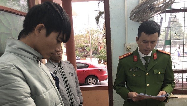 Cơ quan CSĐT Công an thị xã Ba Đồn ra lệnh giữ người trong trường hợp khẩn cấp đối với Nguyễn Huệ.