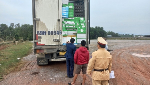 Hơn 6 tấn thực phẩm đông lạnh các loại không rõ nguồn gốc vừa bị lực lượng chức năng Quảng Bình bắt giữ.