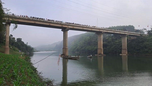 Cầu Ba Tâm, đoạn qua địa phận xã Lê Hóa và Thuận Hóa, nơi xảy ra sự việc sáng nay.