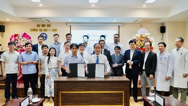 Ký kết hợp tác đào tạo và chuyển giao khoa học kỹ thuật giữa Trường đại học Y - Dược Huế cho Sở Y tế Quảng Bình và Bệnh viện Bệnh viện đa khoa khu vực Bắc Quảng Bình.