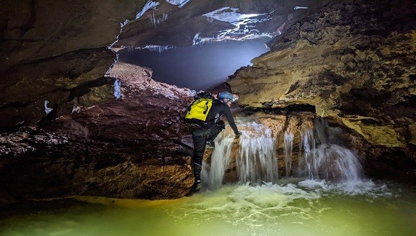 Thêm hệ thống hang động còn nguyên sơ vừa phát hiện tại vùng núi đá vôi thuộc xã Lâm Hóa, huyện Tuyên Hóa. (Ảnh: Hiệp hội hang động Hoàng gia Anh).