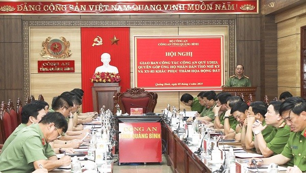 Đại tá Nguyễn Hữu Hợp, Giám đốc Công an tỉnh phát biểu chỉ đạo tại hội nghị.