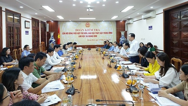 Đoàn Kiểm tra Hội đồng phối hợp PBGDPL trung ương làm việc Hội đồng phối hợp PBGDPL tỉnh Quảng Bình.