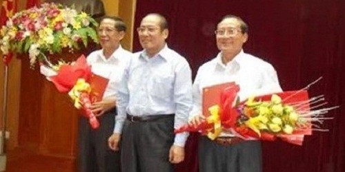 Ông Trần Minh Thống (bên phải) nhận nhiệm vụ mới.