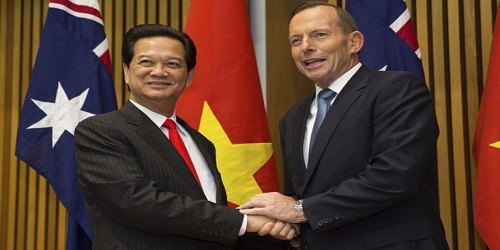Thủ tướng Nguyễn Tấn Dũng và Thủ tướng Australia Tony Abbott. (Ảnh: AP)