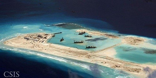 Đảo nhân tạo Trung Quốc xây trái phép trên biển Đông - Ảnh: CSIS