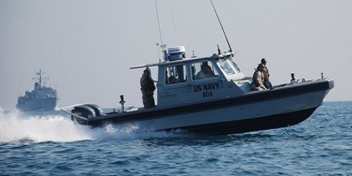 Tàu tuần tra cao tốc Metal Shark của Hải quân Mỹ tuần tiễu tại Bahrain, bảo vệ các tàu chiến Mỹ - Ảnh: Bộ Quốc phòng Mỹ.