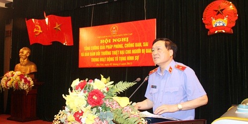 Đ/c Nguyễn Hòa Bình, Ủy viên Trung ương Đảng, Viện trưởng VKSNTC phát biểu khai mạc Hội nghị trực tuyến.