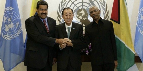 Tổng thống Venezuela Nicolas Maduro (trái), Tổng thư ký Liên hợp quốc Ban Ki-moon và Tổng thống Guyana David Granger. (Ảnh: EPA)