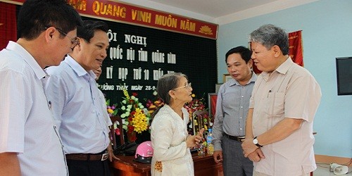 Bộ trưởng Hà Hùng Cường tiếp xúc cử tri.