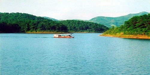 Hồ Khuôn Thần (Lục Ngạn, Bắc Giang)
