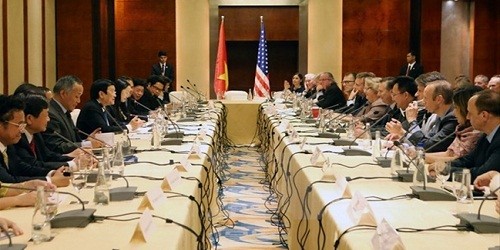 Chủ tịch nước Trương Tấn Sang tọạ đàm với các Tập đoàn Hoa Kỳ, trong chương trình Hội nghị cấp cao APEC lần thứ 23 tại Philippines. (Ảnh: Nguyễn Khang/TTXVN)