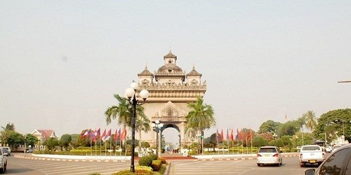 Patusay - một trong những điểm du lịch nổi tiếng ở trung tâm thủ đô Vientiane, Lào.