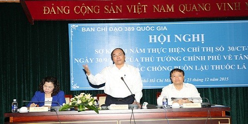 Phó Thủ tướng Nguyễn Xuân Phúc yêu cầu mở đợt tấn công thuốc lá lậu dịp Tết Nguyên đán 2016. Ảnh: VGP/Lê Sơn