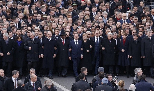 Hơn 40 nhà lãnh đạo thế giới diễu hành tưởng niệm 17 nạn nhân trong các cuộc tấn công khủng bố ở Tòa soạn Charlie Hebdo và một siêu thị của người Do Thái.