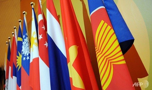 Cờ ASEAN và các nước thành viên.