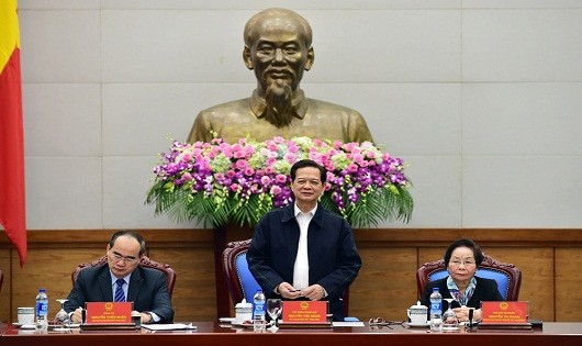 Thủ tướng Chính phủ phát biểu tại phiên họp.