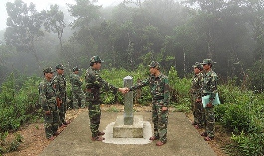 Bộ đội Biên phòng Quảng Bình tuần tra song phương với  Bộ Chỉ huy quân sự tỉnh Khăm Muộn, Lào.