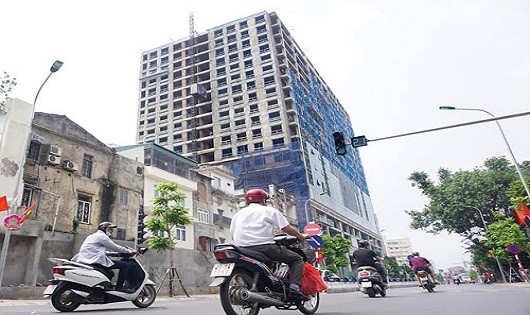 Tòa nhà 8B Lê Trực cách lăng Chủ tịch Hồ Chí Minh khoảng 400 m. Ảnh: Giang Huy.