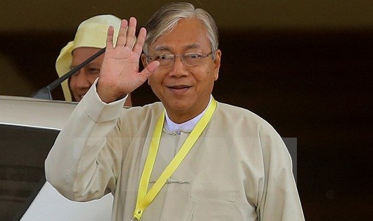 Tân Tổng thống Htin Kyaw rời Quốc hội ở Naypyidaw sau khi đắc cử ngày 15/3.
