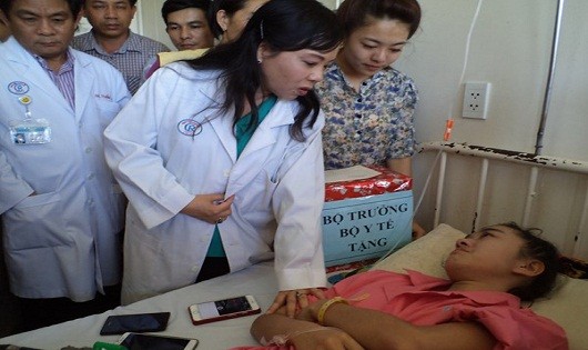 Bộ trưởng Bộ Y tế Nguyễn Thị Kim Tiến và lời hứa nhận em Vi vào ngành Y.